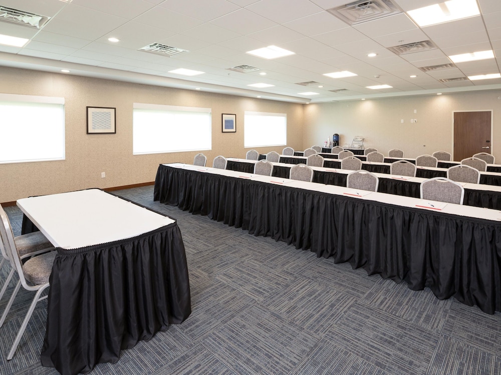 Holiday Inn Express & Suites Kalamazoo West 43/46