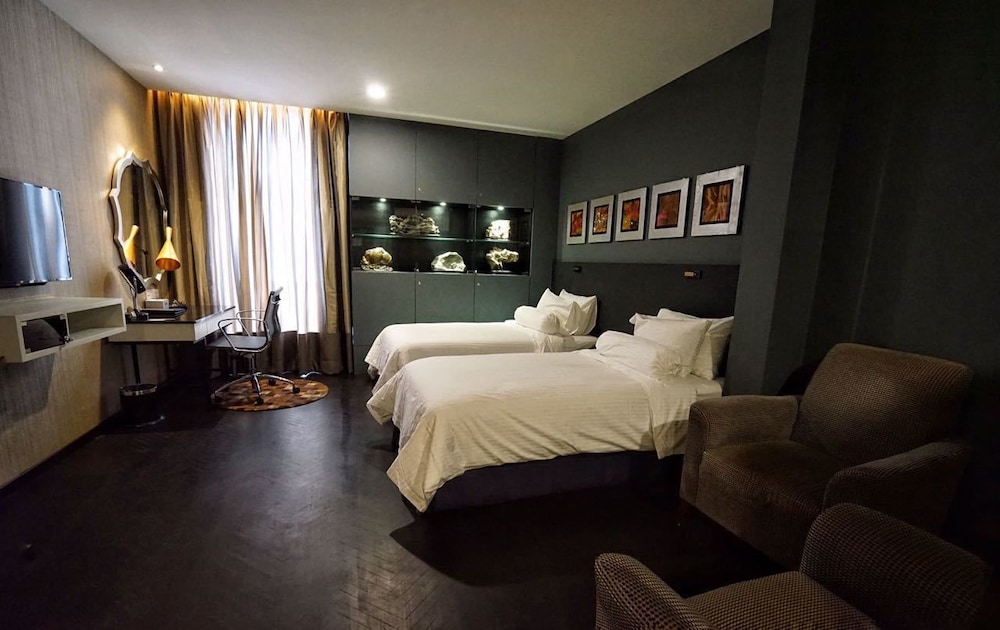 Bedrock Hotel 19/50