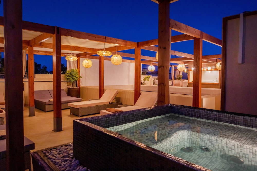 Riad Tahili 21/50