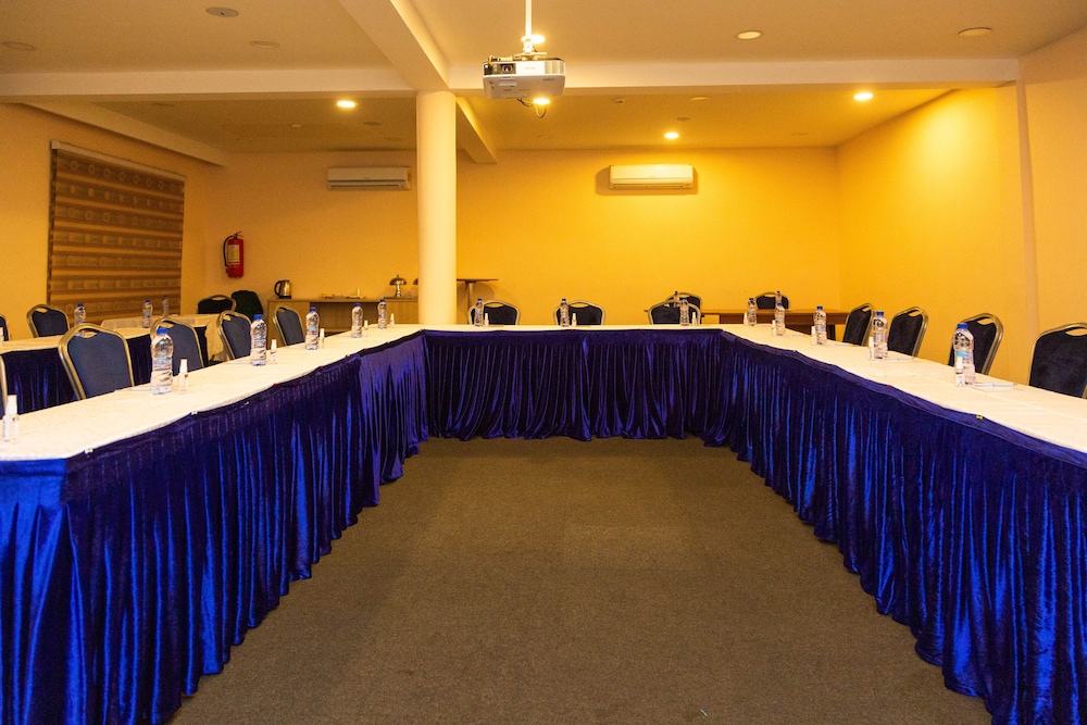 AH Hotel and Conference 24/50