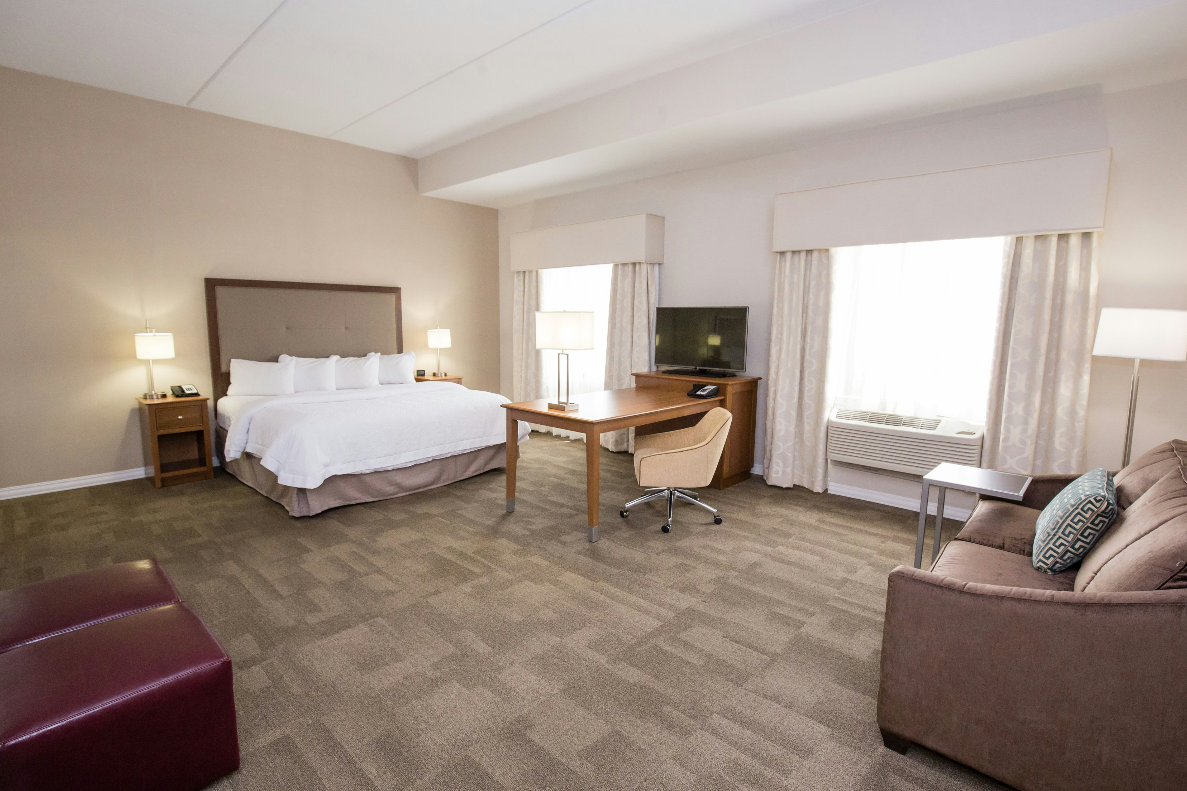 STUDIO, KING BED, ACCESSIBLE