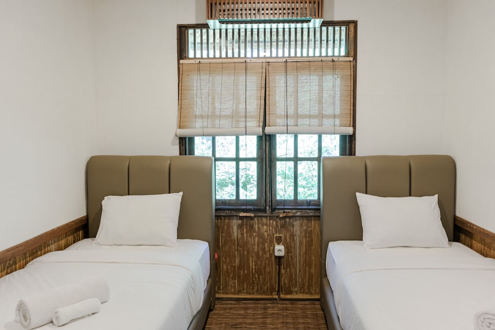 Menjangan Ecolodge 5/50