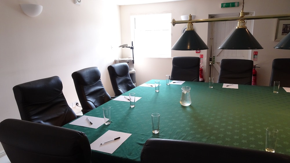 The Furze Bush Inn 23/33