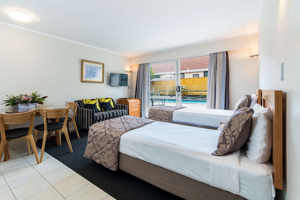 Best Western Newmarket Inn & Suites 38/58