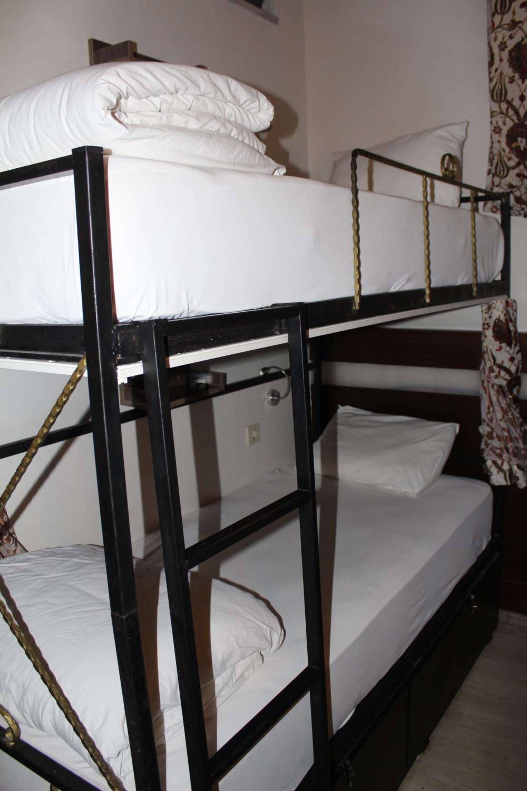 Mixed Dorm, Basement, 4 Beds