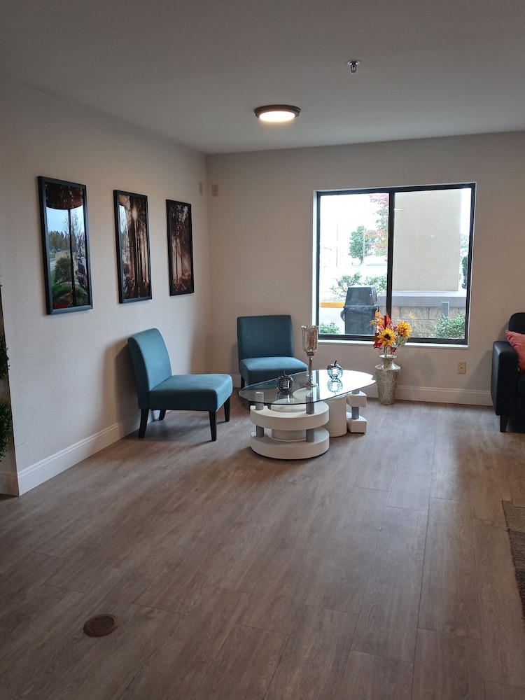 Clarion Pointe Evansville North 23/35