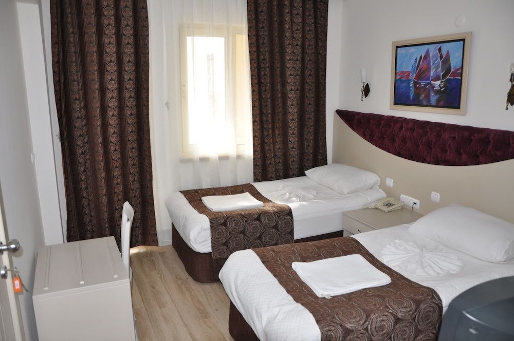 Almena Hotel 5/17