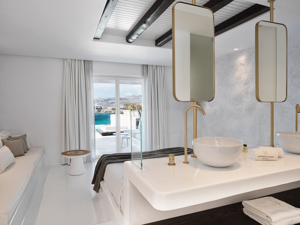 Mykonos Earth Suites 68/70