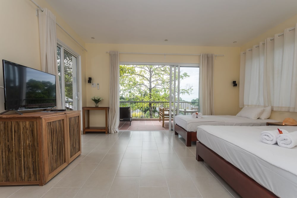 2 BEDROOMS, PENTHOUSE, KITCHEN