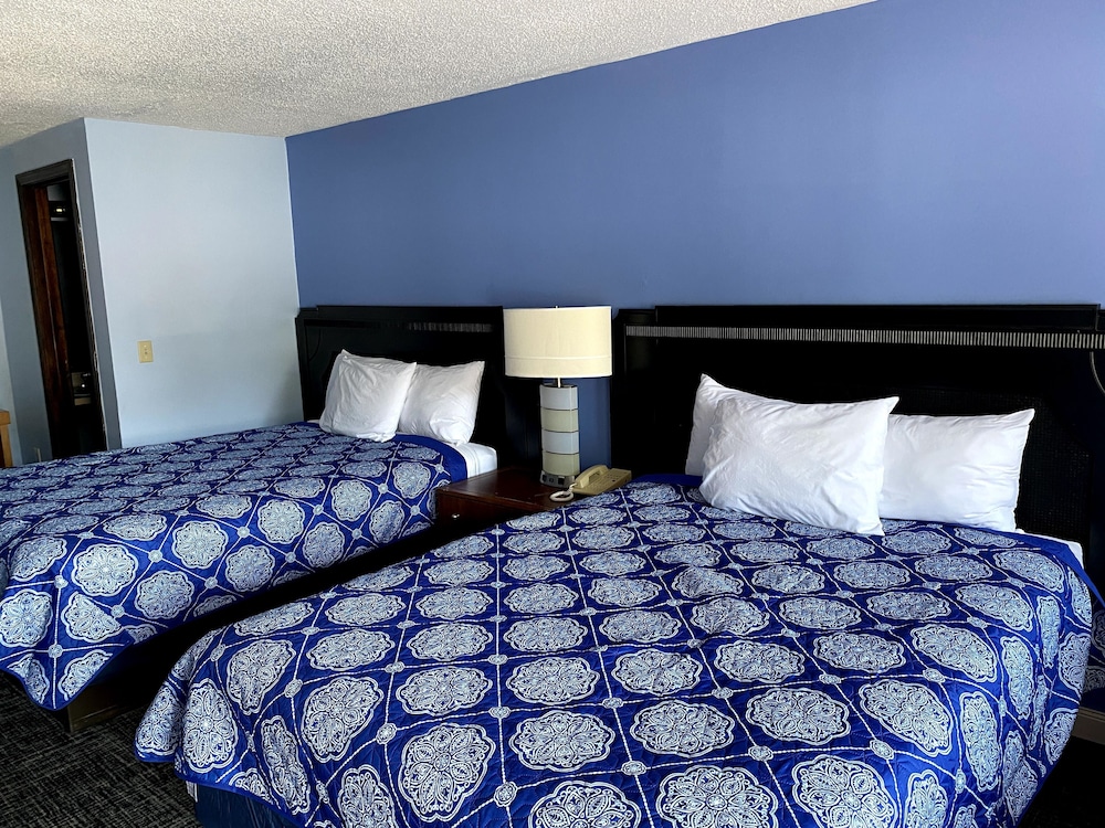 Economy Lodge 682 Main St Sturbridge 13/39