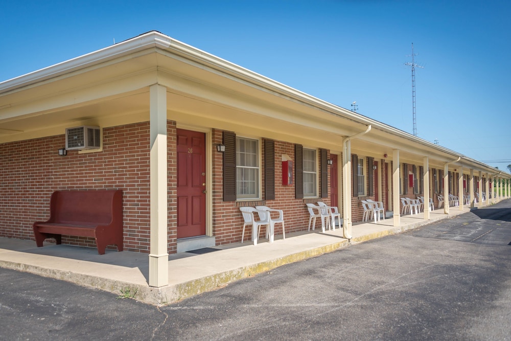Harvest Drive Family Inn 1/68