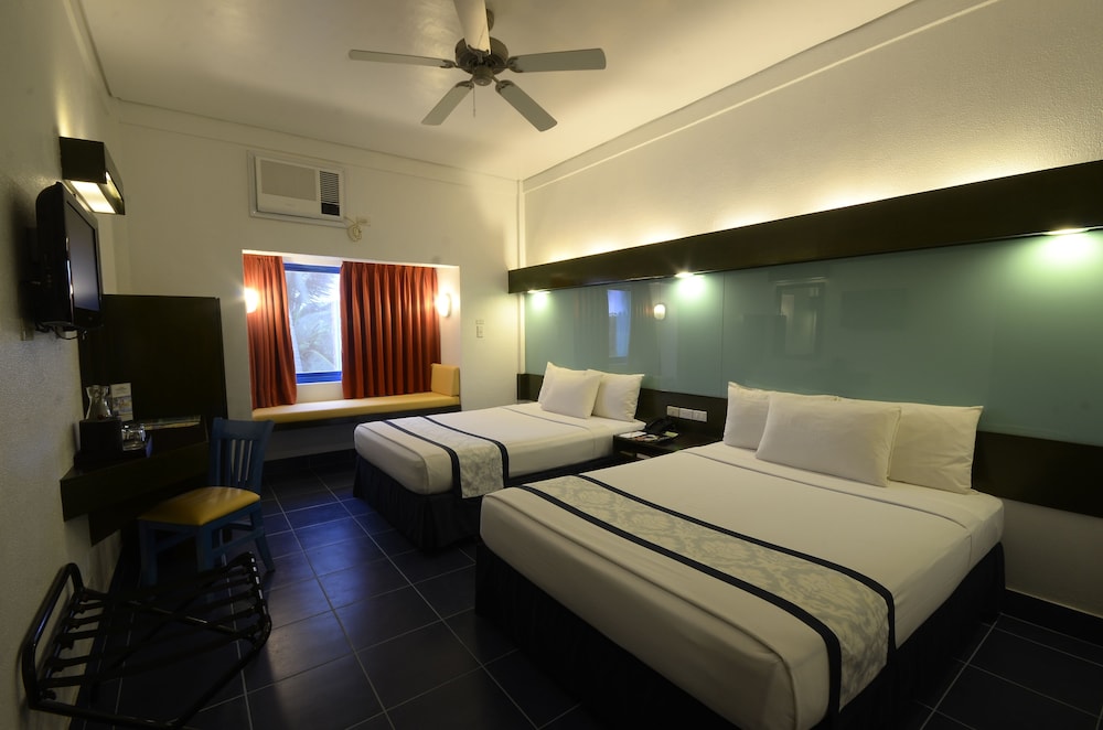 PREMIUM, 2 QUEEN BEDS, BEACH VIEW