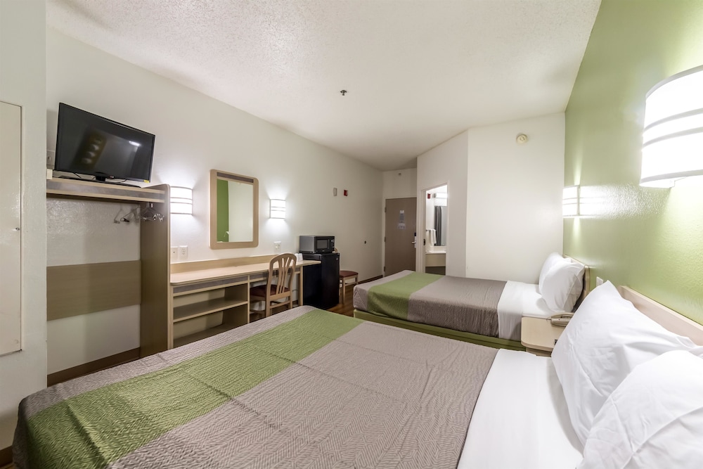 Motel6 San Antonio, TX - South 32/58