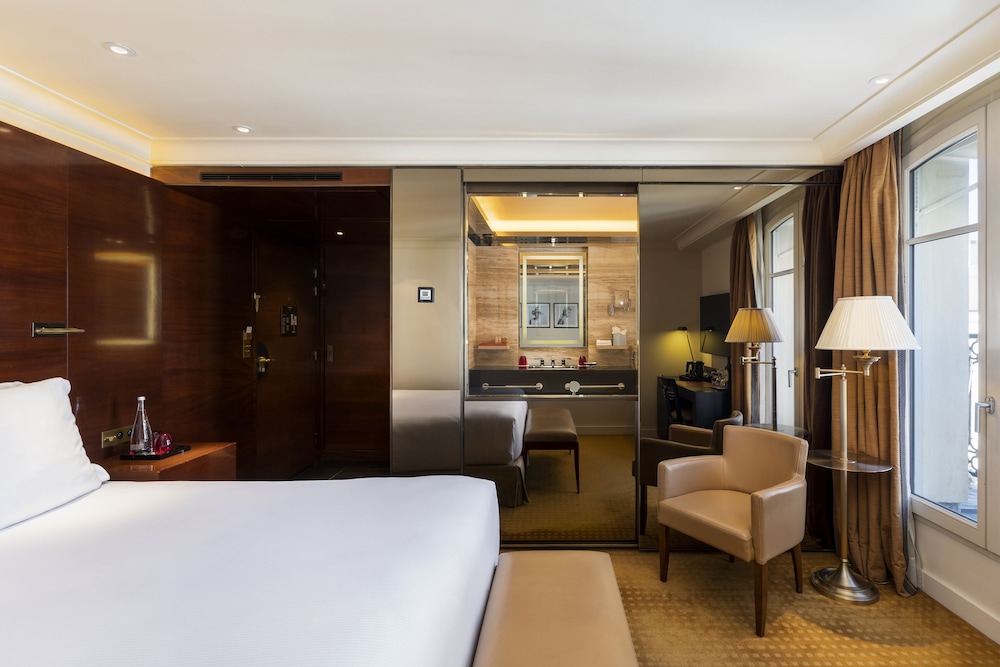 DELUXE, KING BED, COURTYARD VIEW
