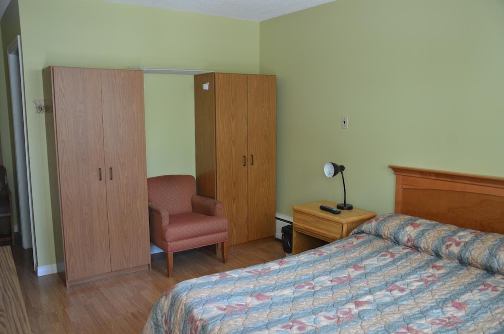 Coachman Inn 15/27
