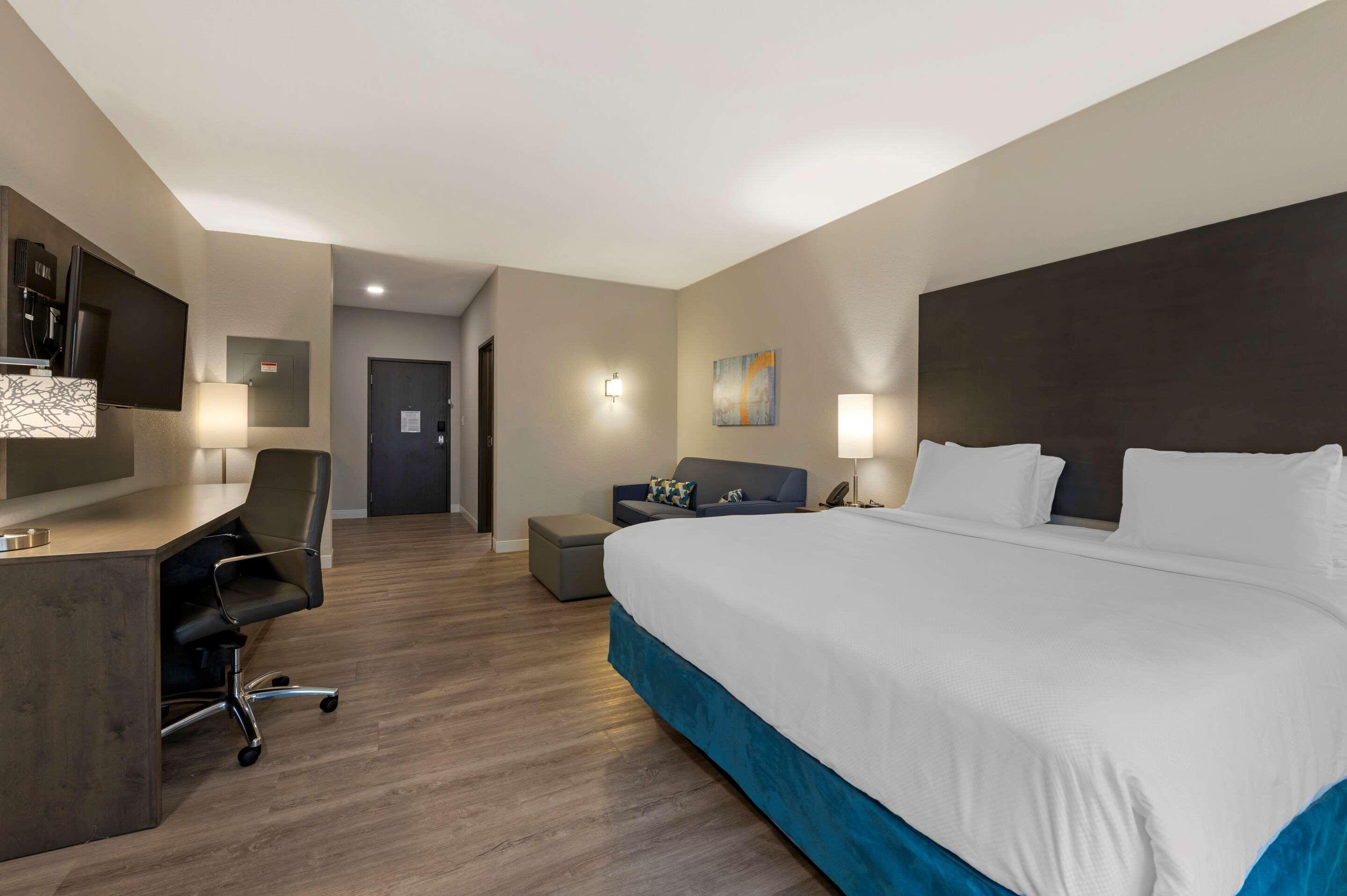 ROOM, KING BED, ACCESSIBLE