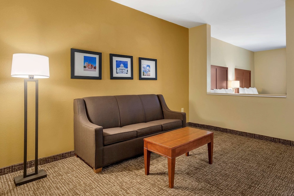 Comfort Suites Montgomery East Monticello Dr 33/47