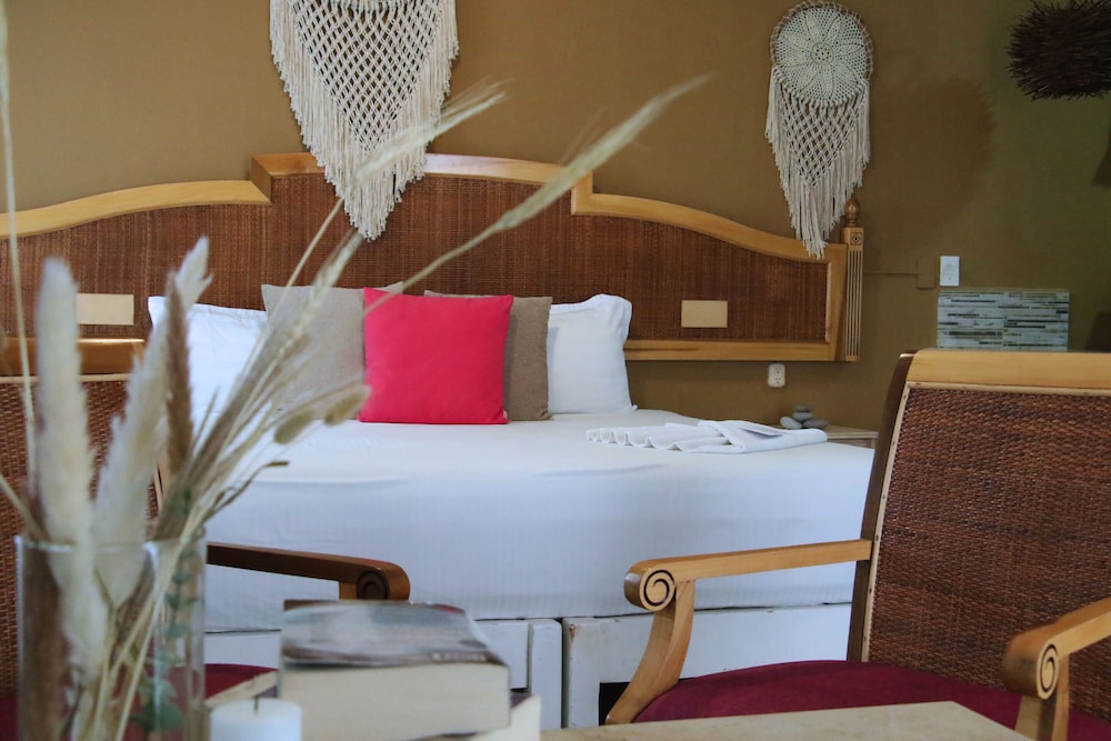 Master, Suite, 2 Double Beds, Mala Vecindad Playa Beer Hotel 5/7