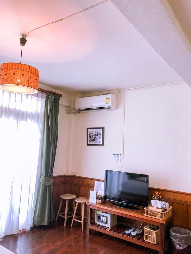 Rustic Guesthouse 17/50