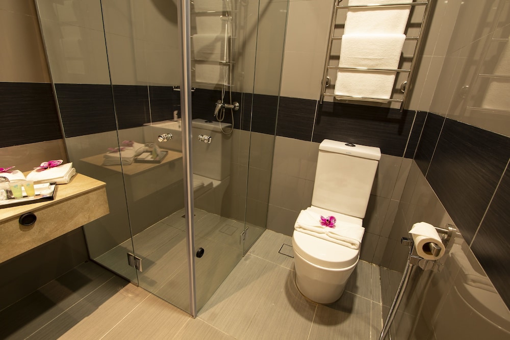 AZ HOTEL & SERVICED APARTMENTS 32/36