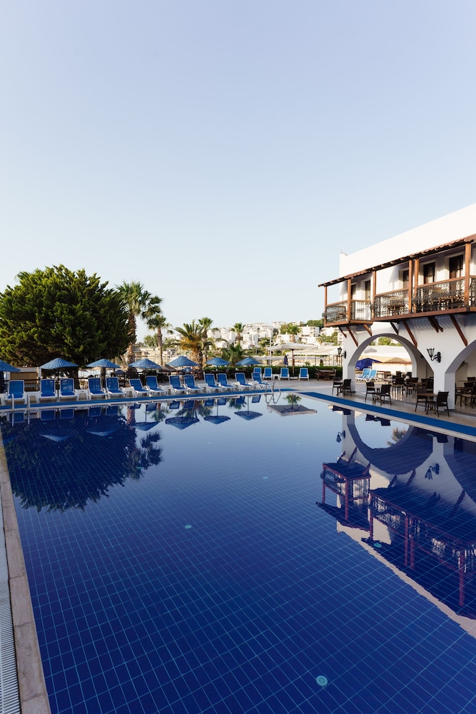 Costa Bitezhan Hotel 50/73