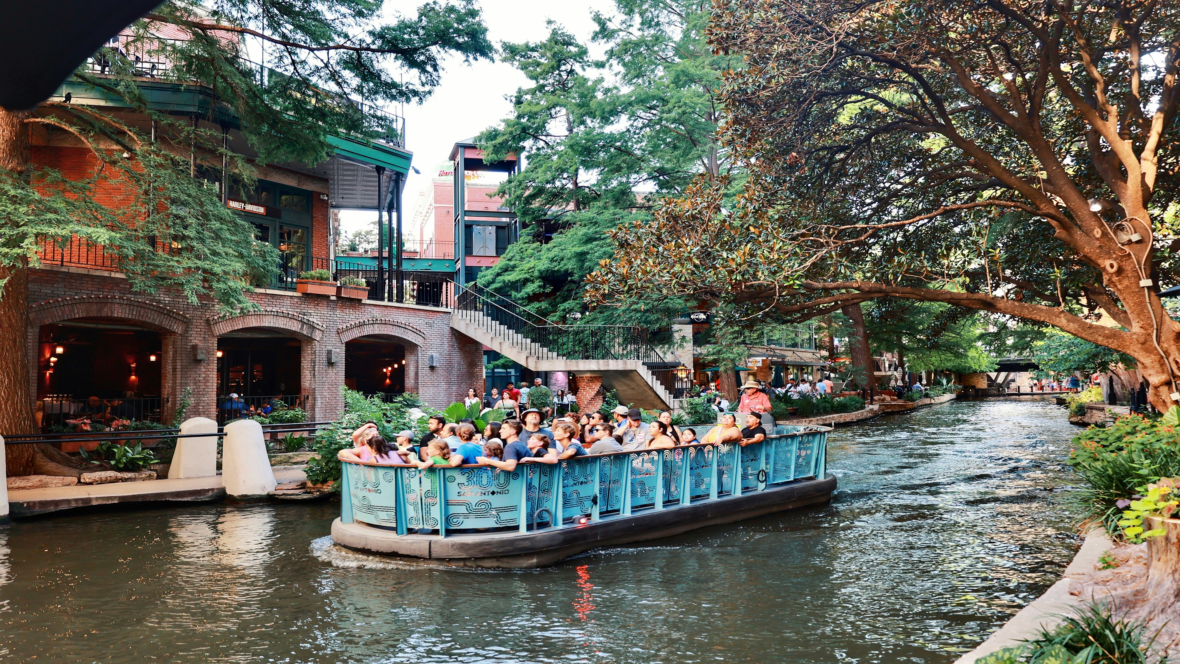 Holiday Inn Express & Suites San Antonio Rivercenter Area, an IHG Hotel 46/50