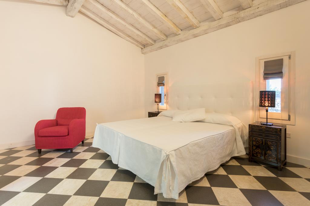 La Petite Maison 8/21