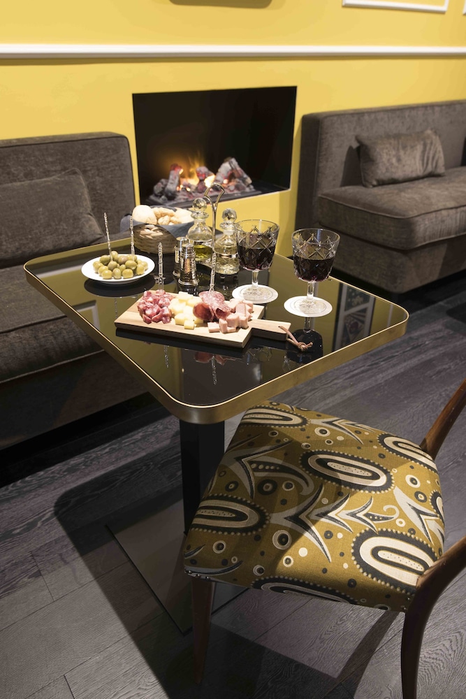 Caruso Place Boutique Wellness Suites 59/70