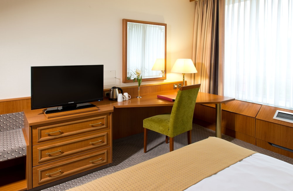 LEONARDO HOTEL KOLN BONN AIRPORT 53/57