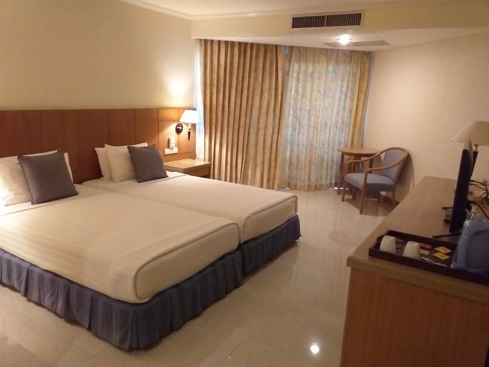 Khanom Golden Beach Hotel 17/59