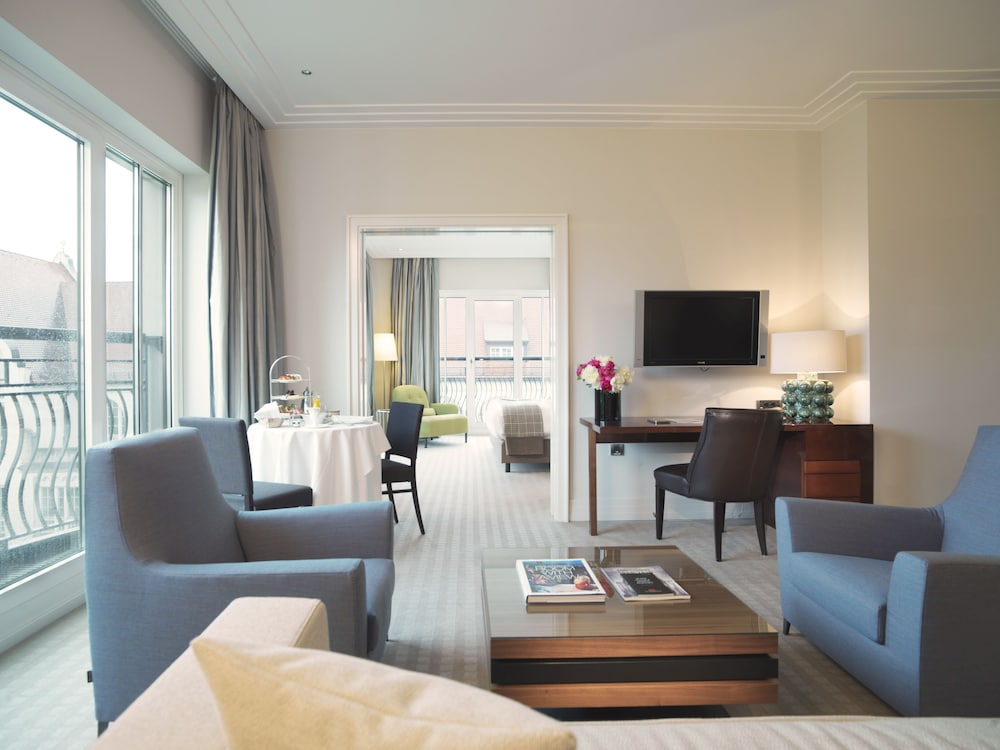 ROCCO FORTE THE CHARLES HOTEL 43/64