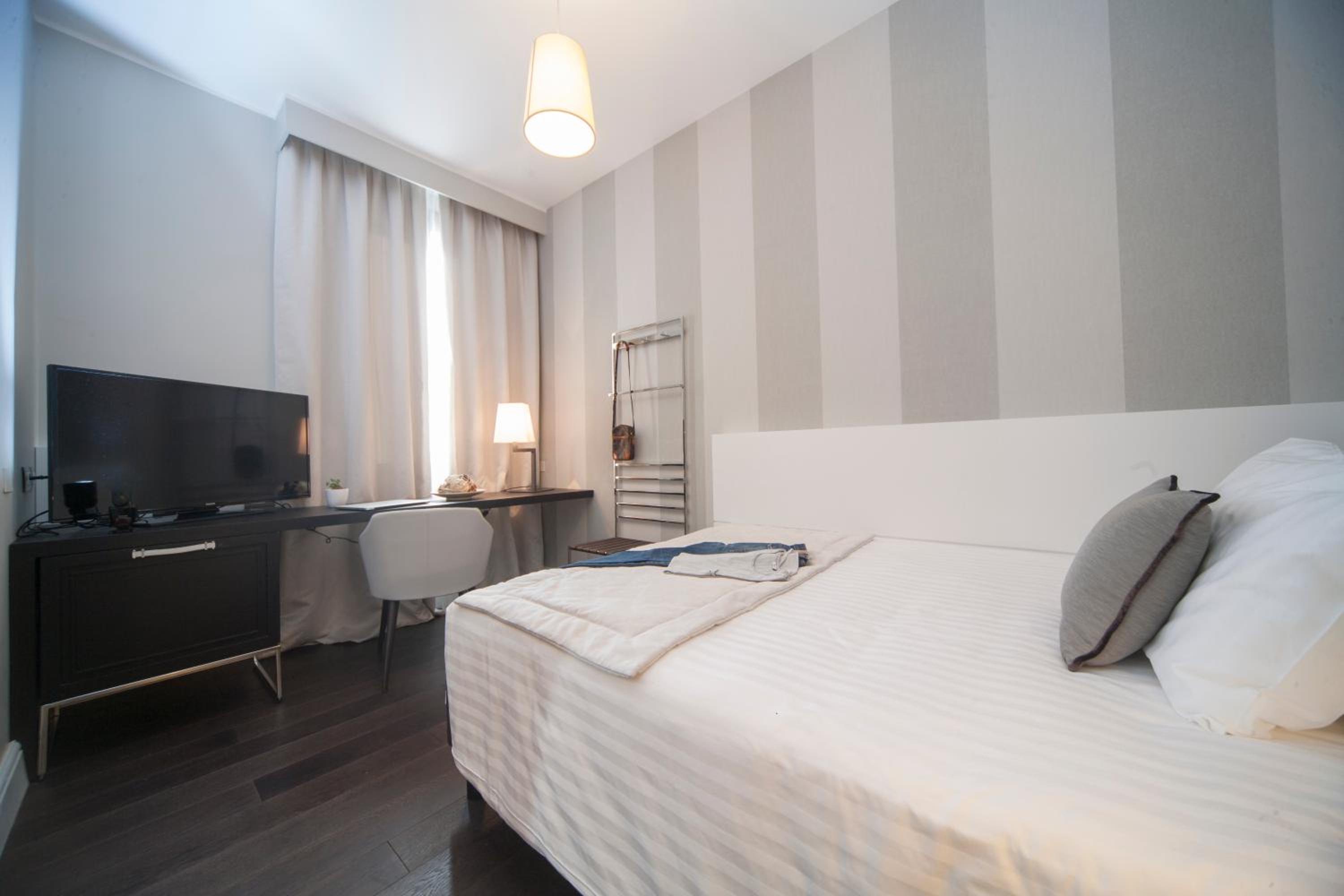 French, Double Bed