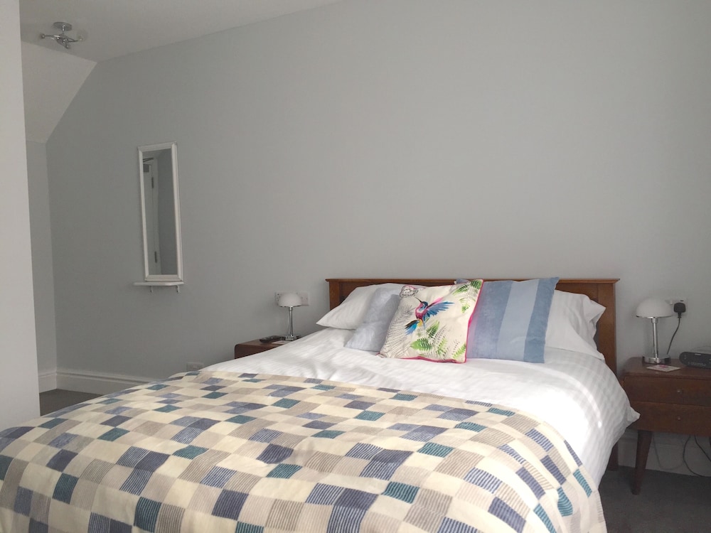 The Beehive Guest House 5/25