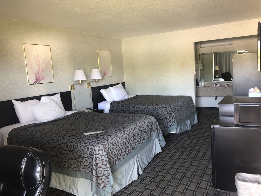 Days Inn By Wyndham St Clairsville 17/17