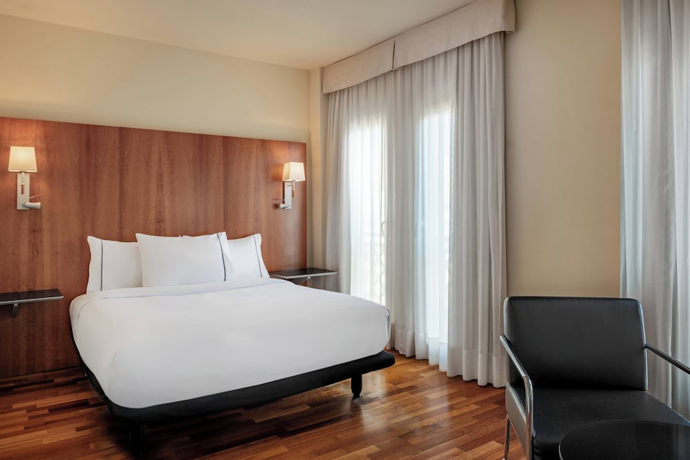 Standard, Queen Bed