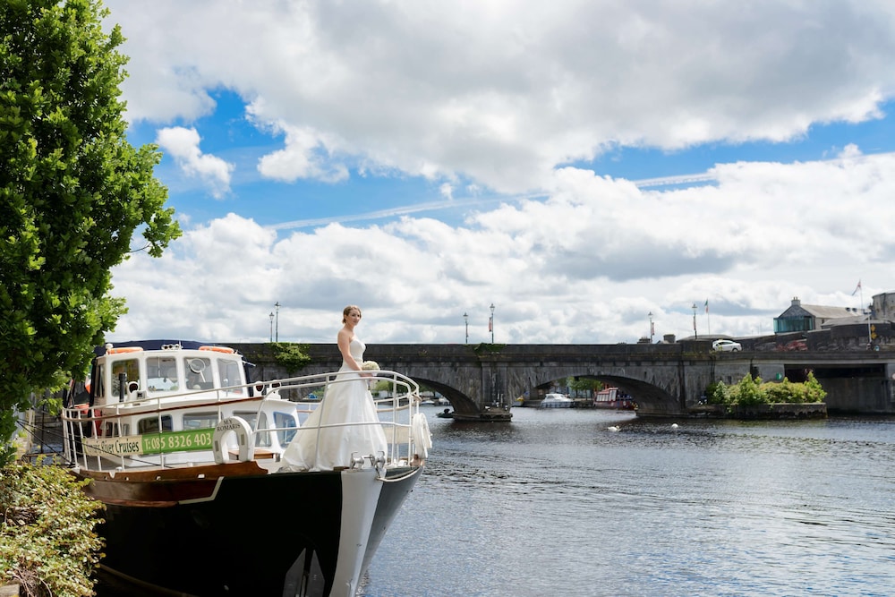 RADISSON BLU HOTEL, ATHLONE 64/67