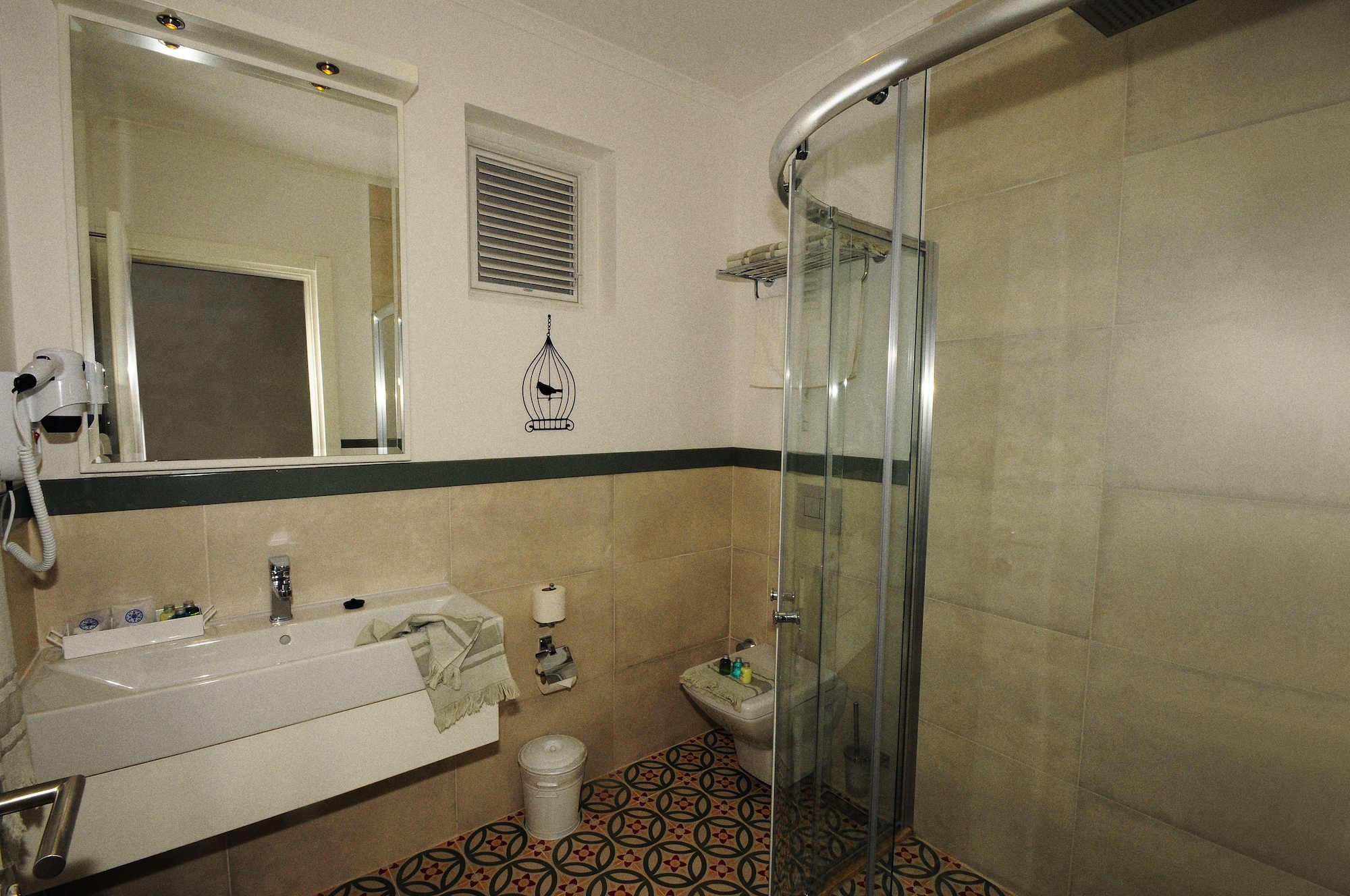 جناح بسرير كينج مع أريكة، Sea Breeze Hotel And Apartments 3/4
