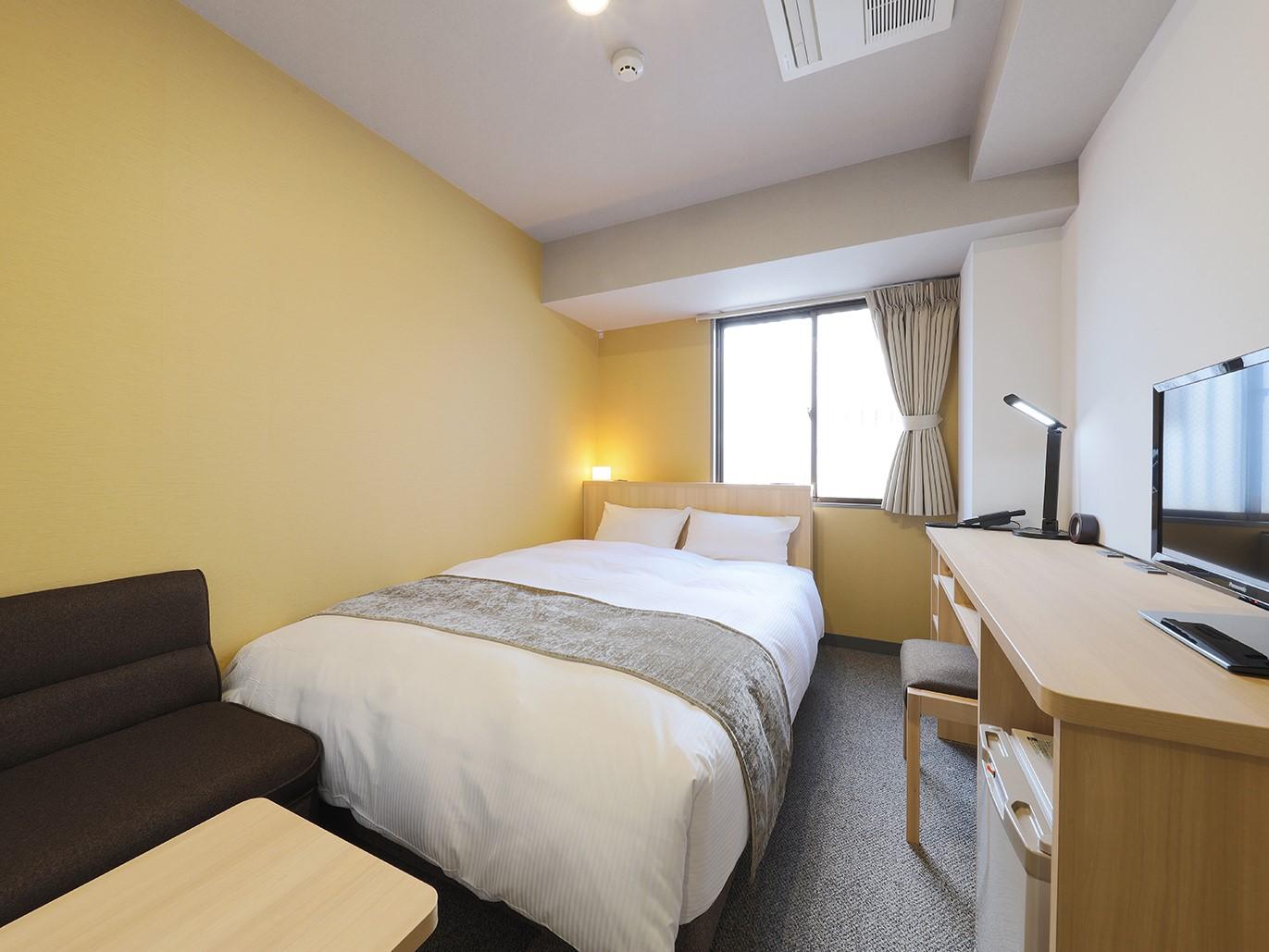 Renovated, 2 Double Beds, Station Front Building