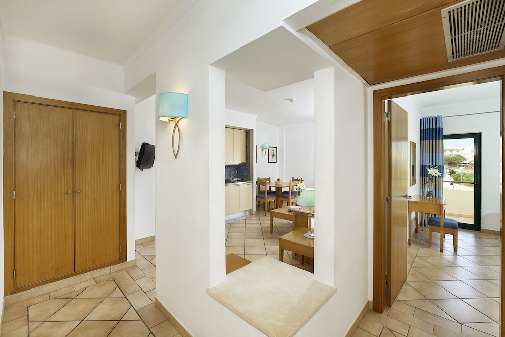 Oceanus Aparthotel 45/63