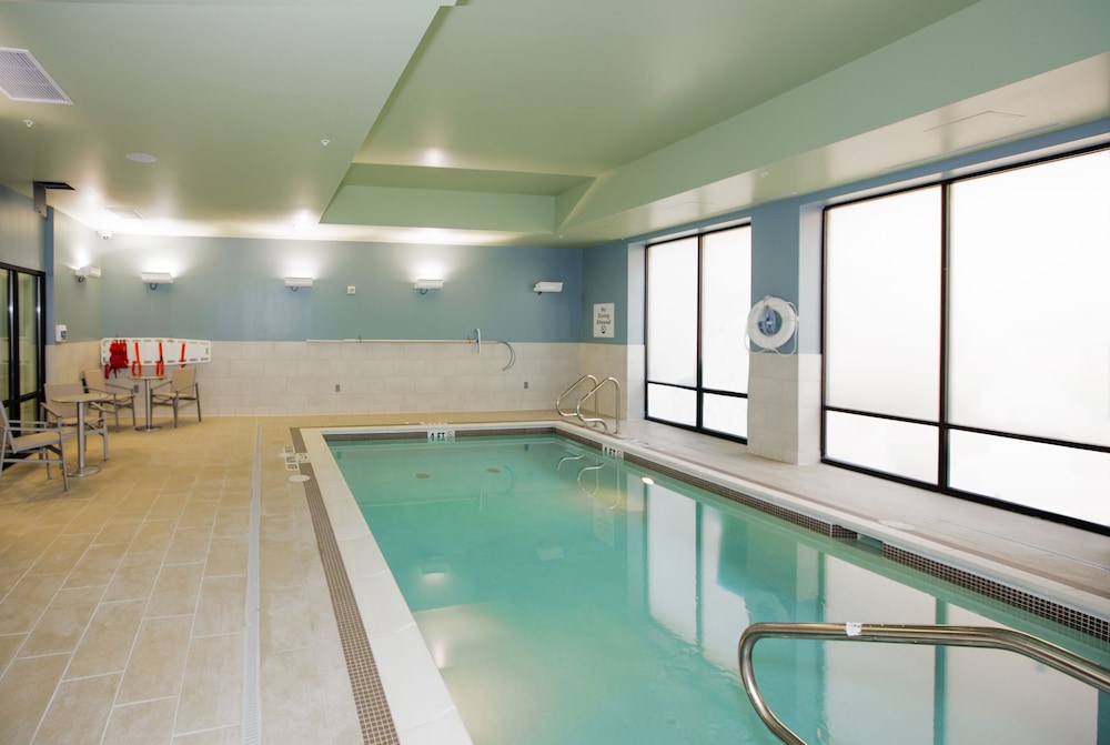 Holiday Inn Express Suites Pittsburgh North Shore 35/60