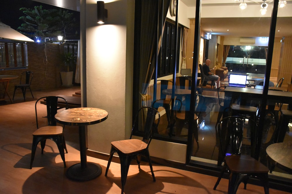Golden Foyer Suvarnabhumi Airport Hotel 41/50