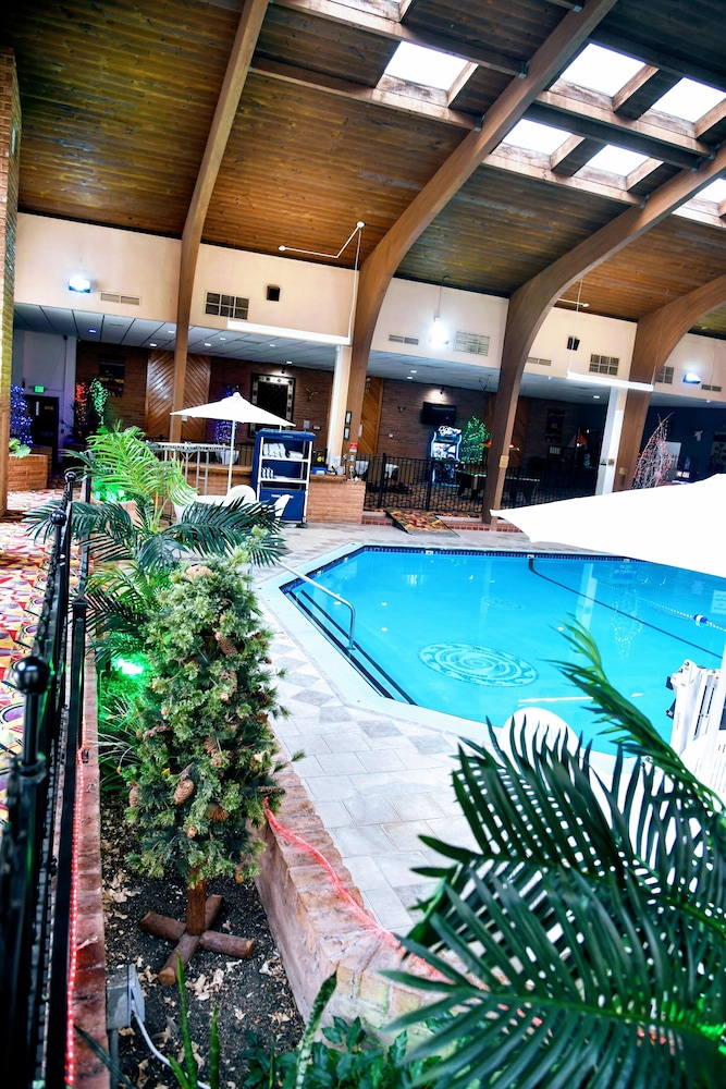 Douglas Inn Amp Conference Center 46/50