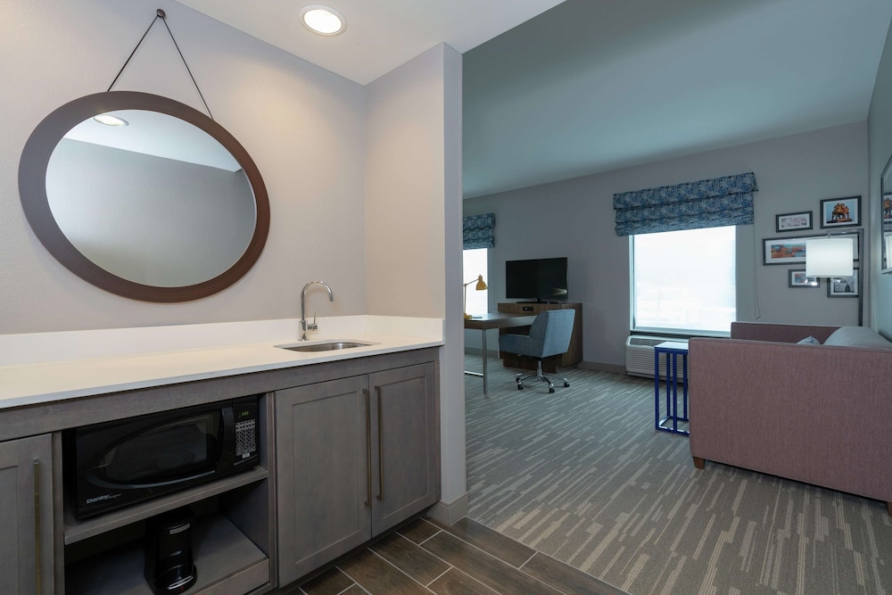 Hampton Inn & Suites Glenarden/Washington DC 12/40