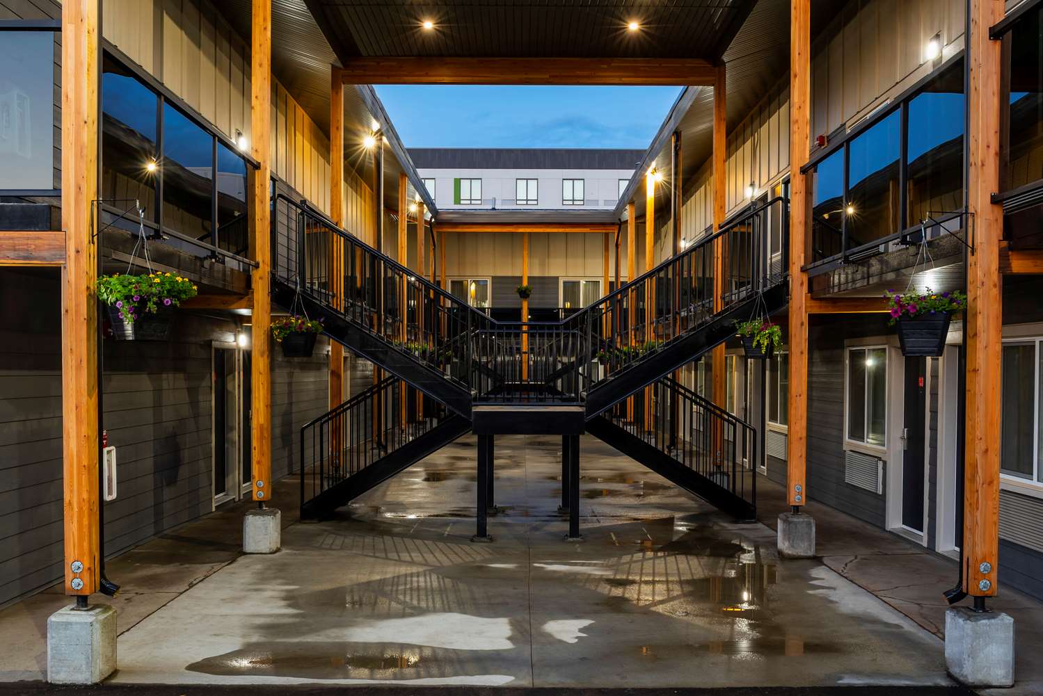 Econo Lodge Prince George City Centre 16/16