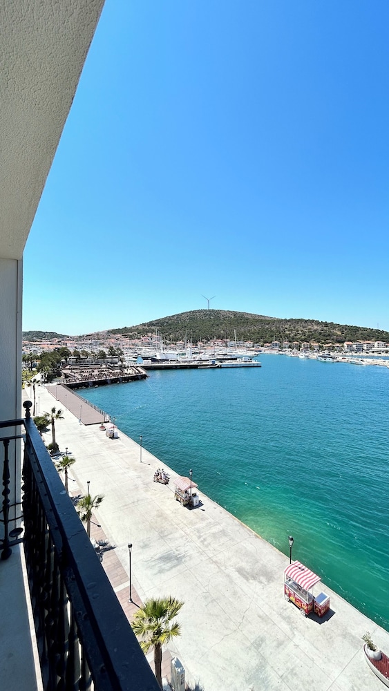 Ertan Hotel Cesme 53/63