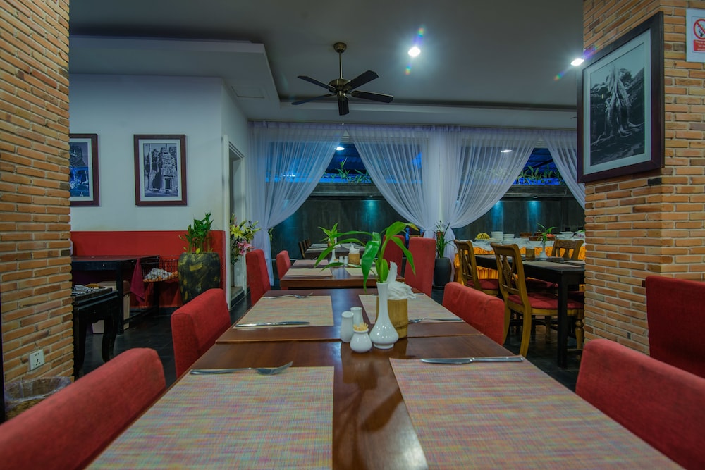 MEKONG ANGKOR PALACE HOTEL 52/70