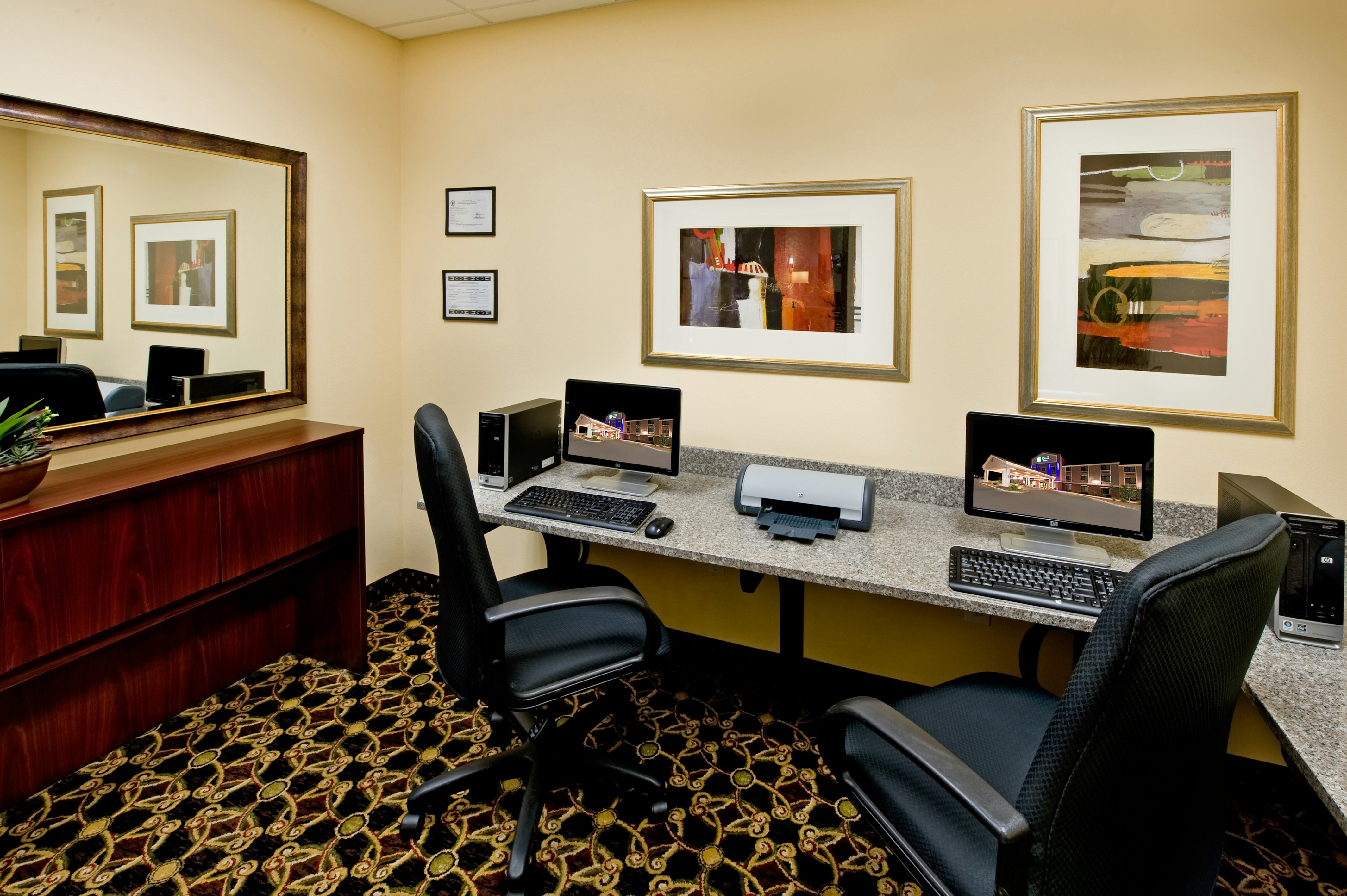 Holiday Inn Express Hotel Suites Willcox 45/53
