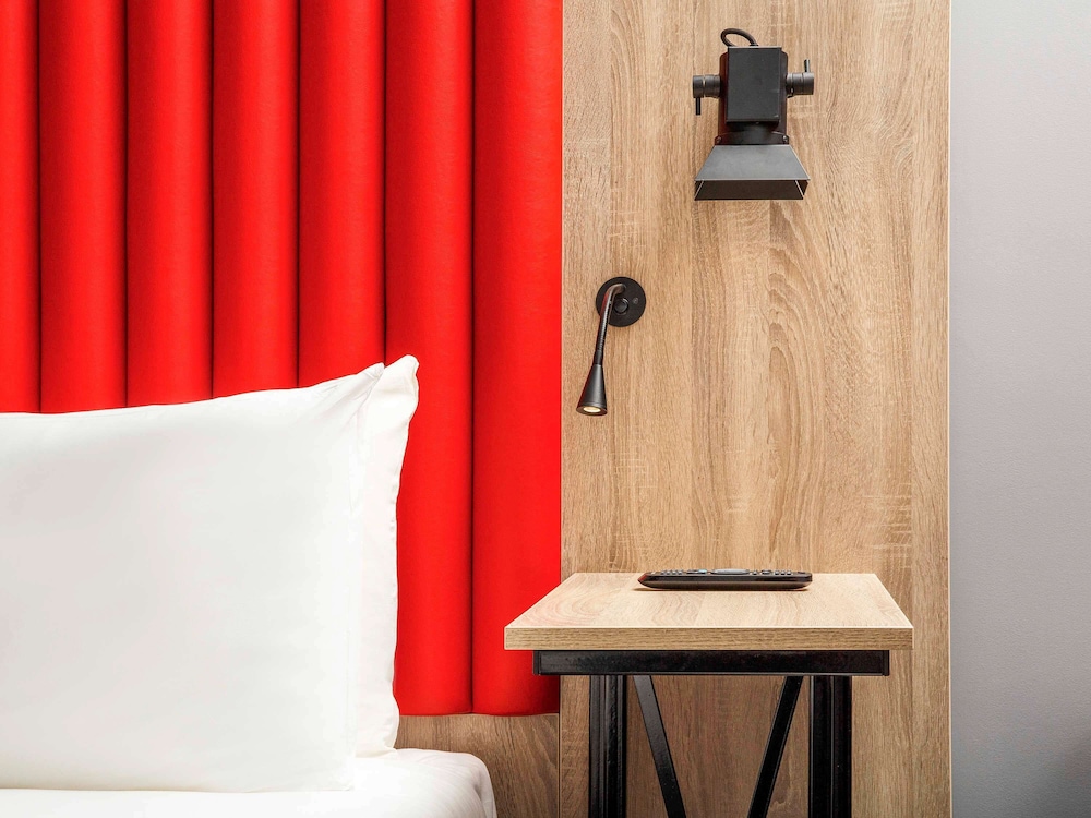 IBIS STYLES LONDON EALING 62/76