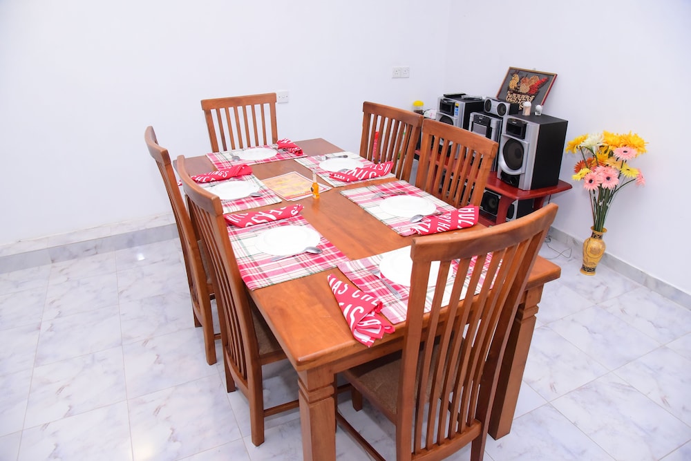 White Villa Airport Transit Hotel 30/45