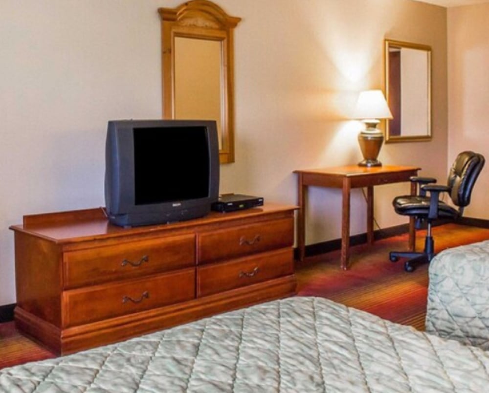Rodeway Inn Huntington Station - Melville 37/40